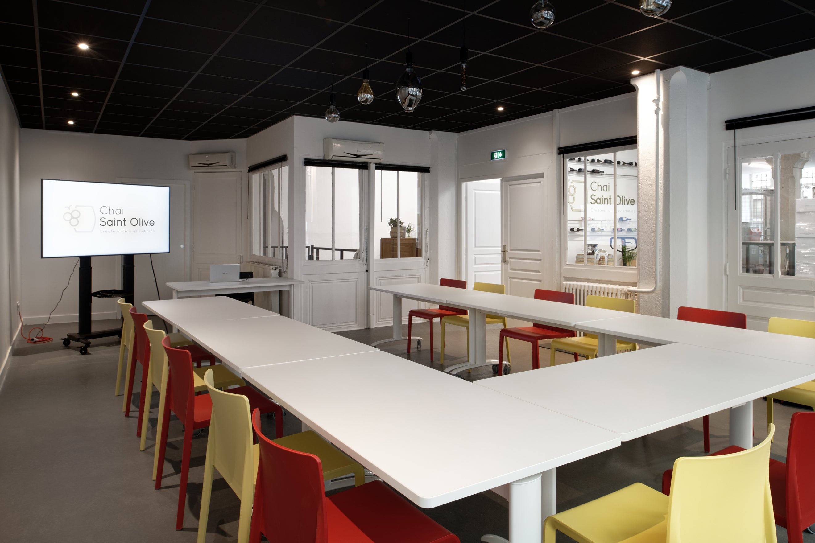 Salle de réunion au Chai Saint Olive